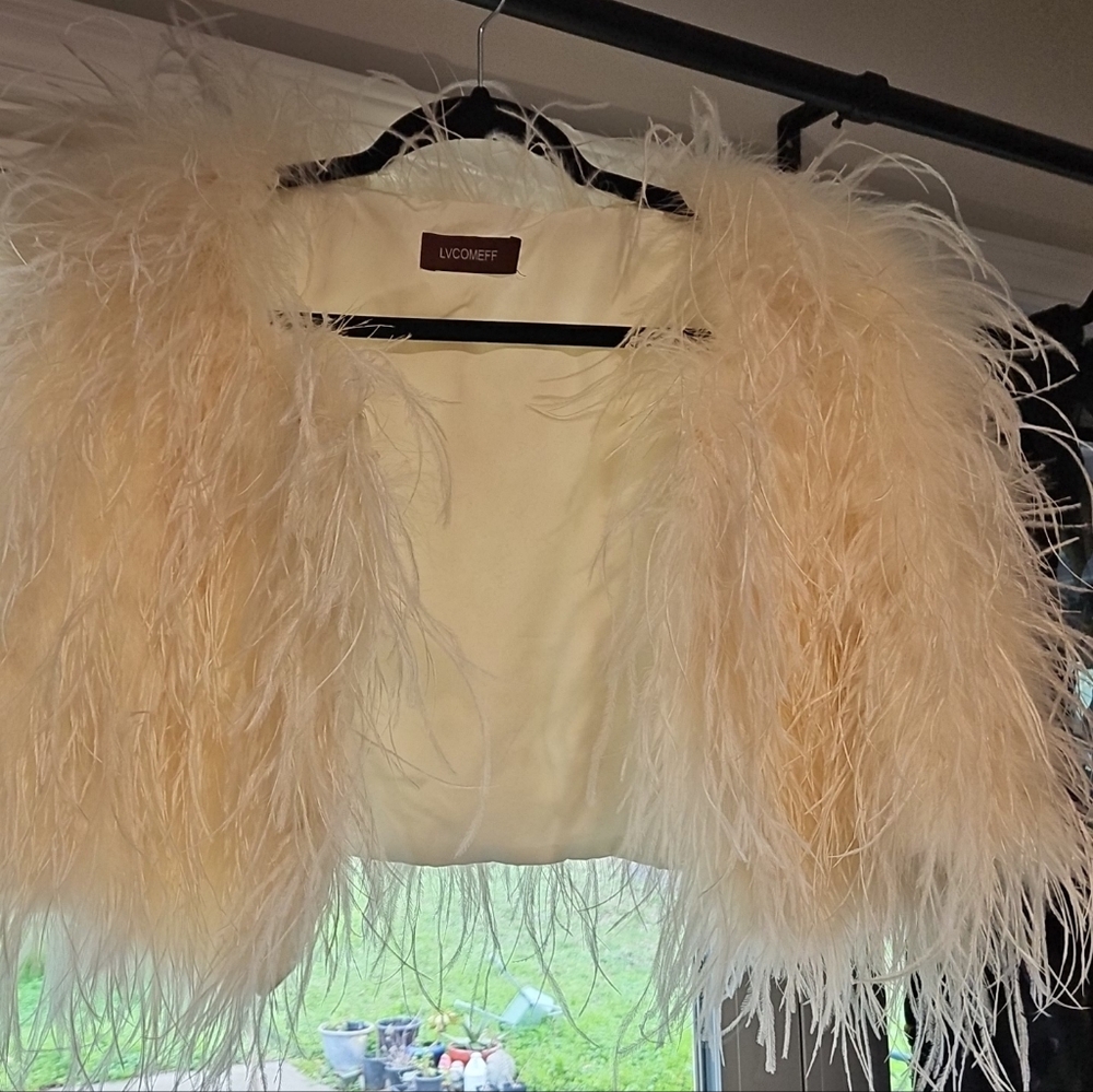 Luxomef Cream Ostrich Feathered Shawl
